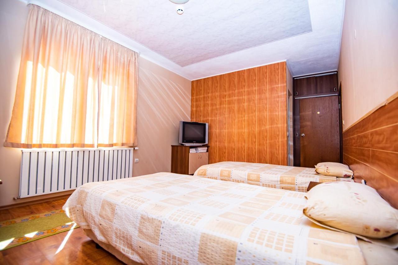 Семеен Хотел Надежда Razlog Exterior photo