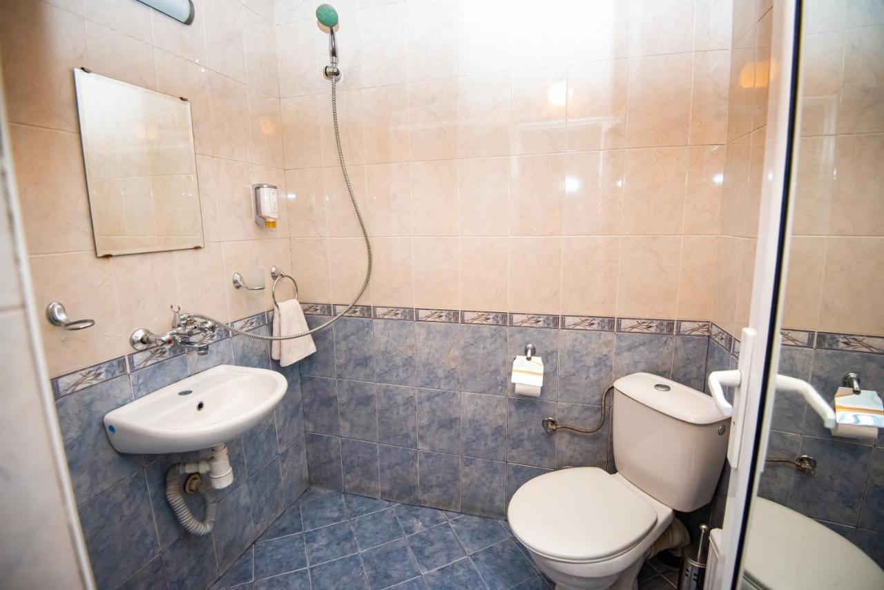 Семеен Хотел Надежда Razlog Exterior photo